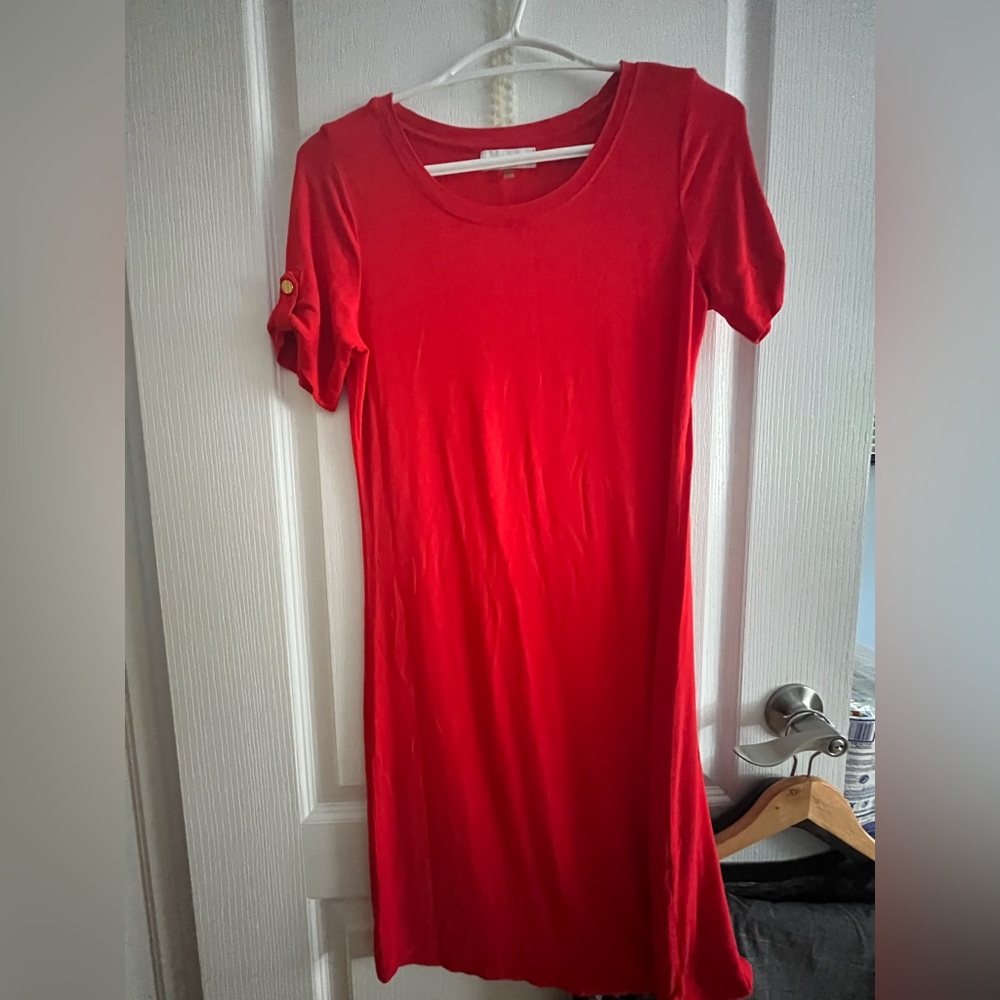 ✨ Brand New Calvin Klein Red Dress ✨
Size: XS